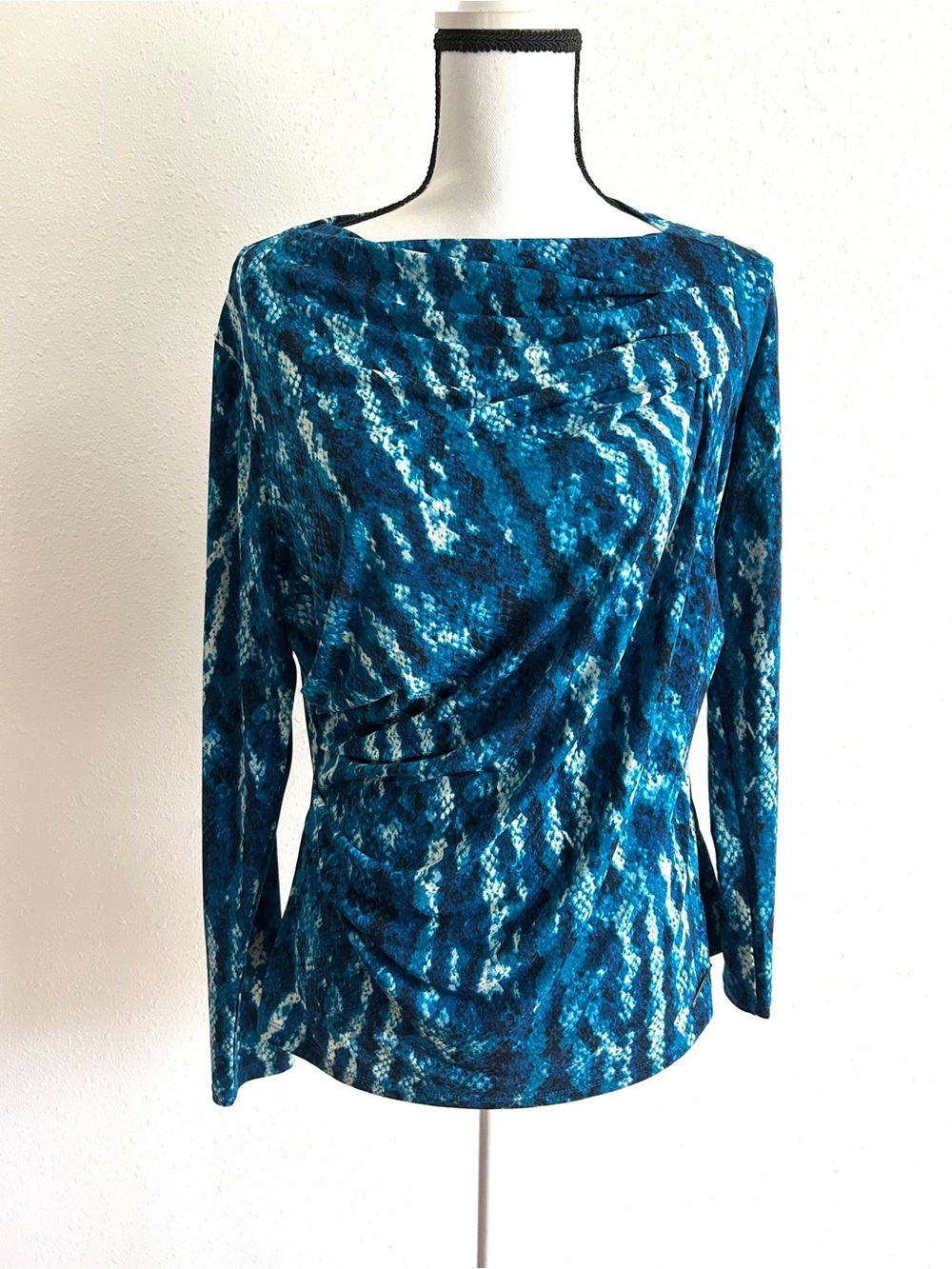 Halston Knit Top Women's Size M Blue Draped Long Sleeve Colorful Boat Neck